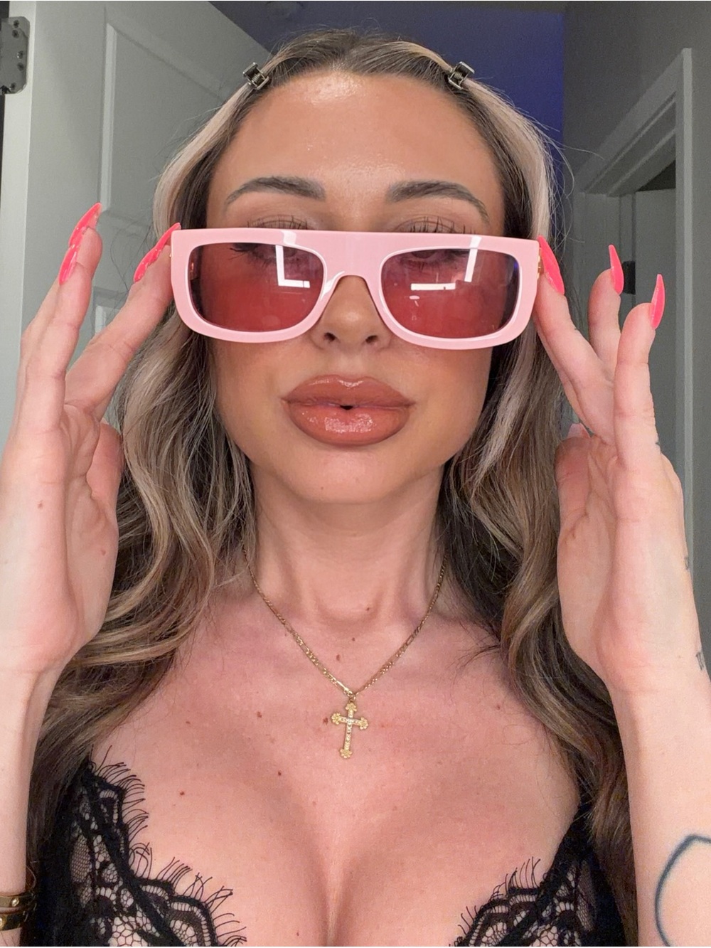Louis Vuitton Pink Rectangular Sunglasses - Picture 3 of 6